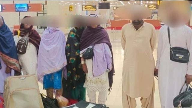 Karachi airport begging